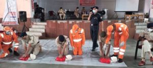 NDRF ने कोरोना से बचने केे लिए रेलवे पुलिस को सिखाए गुर